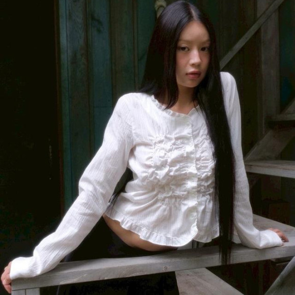 色んな系統に合わせられるブラウス!FLARE UP