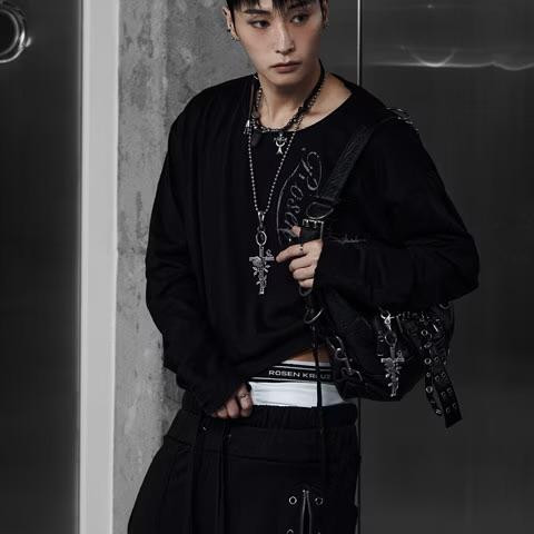 ユニセックス✮クロス柄トップス