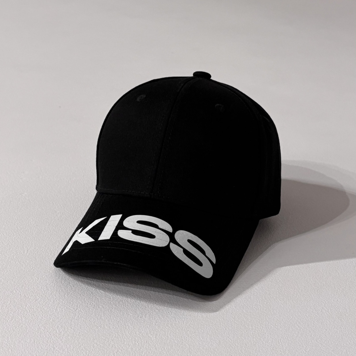 KISS THE CLUB