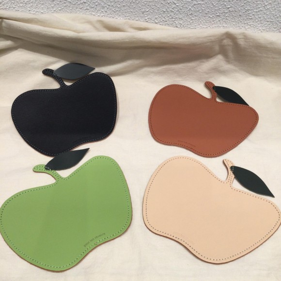 リンゴの形をした本革マウスパッド