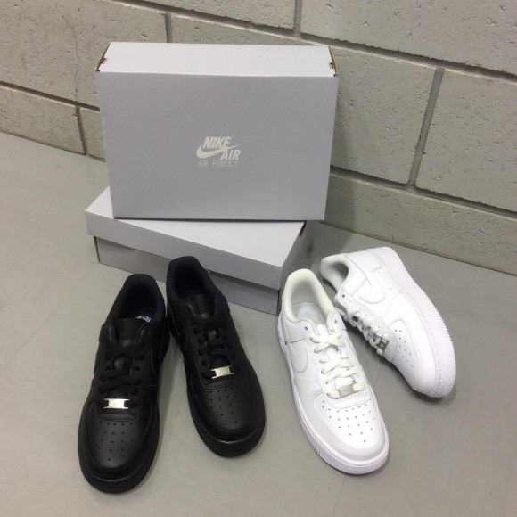 NIKEから人気モデルが再入荷致しました！