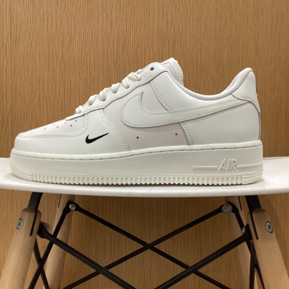 【NIKE】 Popular products with limited number of legs!