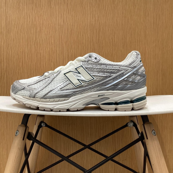 【NEW BALANCE】 Released on January 19!