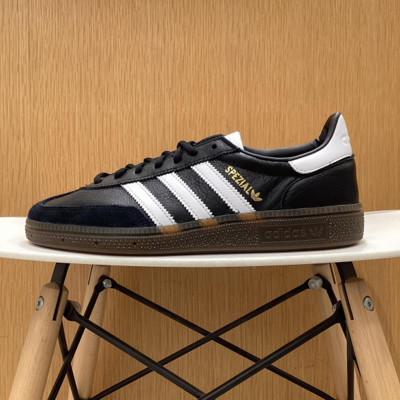 【adidas】 Three stripes!