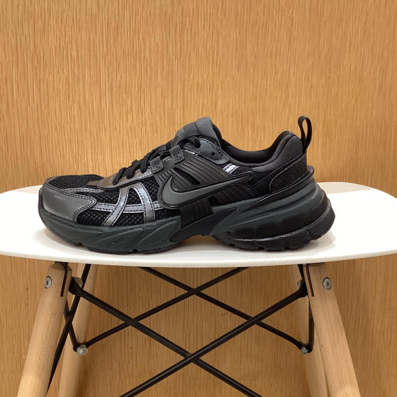 【NIKE】 Trend sneakers that combine retro and trend