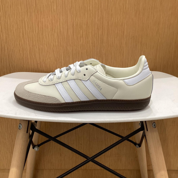 【ADIDAS】大人気《SAMBA》から新色登場！！