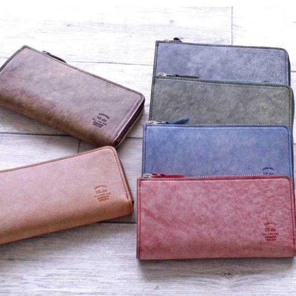 Horse leather wallet with ice and snow-like expression and ageing