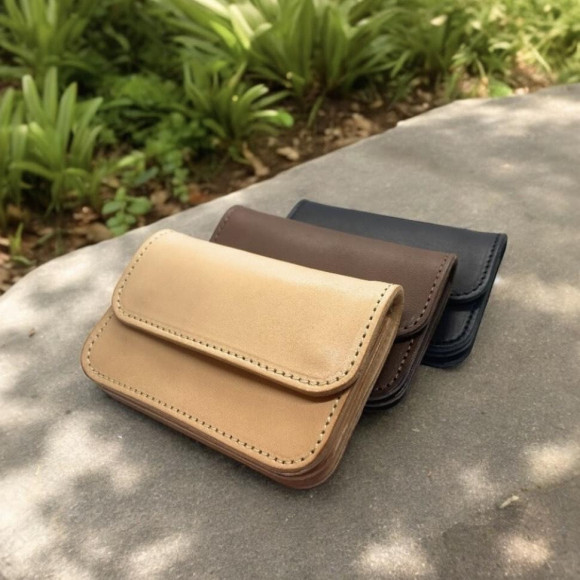 人氣追蹤器錢包中的新款皮革登場!