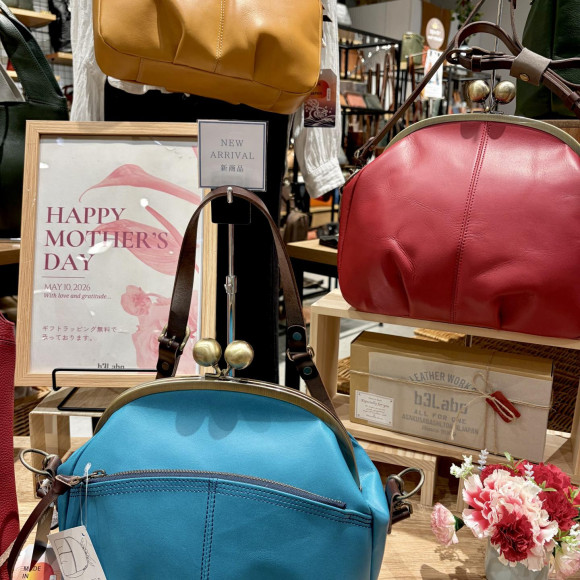 【新商品】カラフルな口金バッグが登場します。