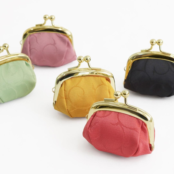 The delicate arabesque pattern is visible and hidden.