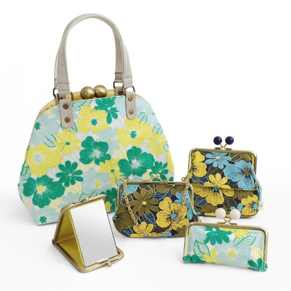 Spring urara, dressed and feeling with large flower embroidery ♪