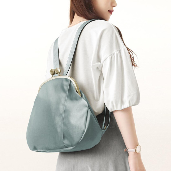 光澤感×暗色適度的女性休閒 ♪