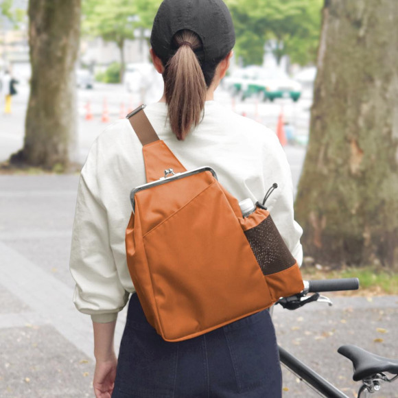 Suehiro sling bag is now available from AYANOKOJI Sarei!