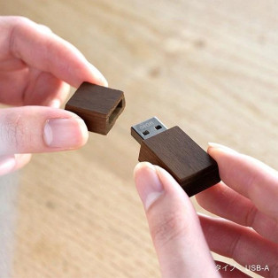 チョコレート？いえいえ、木製USBです