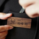 不傷害衣服的磁鐵木製名字標籤