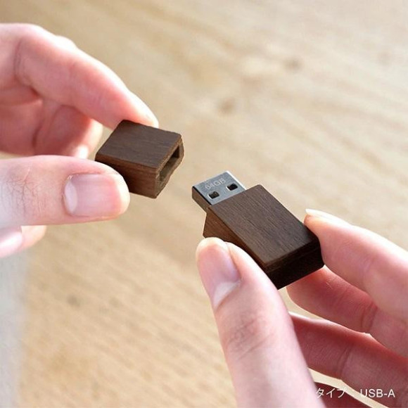チョコレート？いえいえ、木製USBです