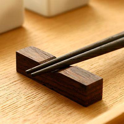 いろんな樹種の木を削り出して作った「無垢の箸置き」