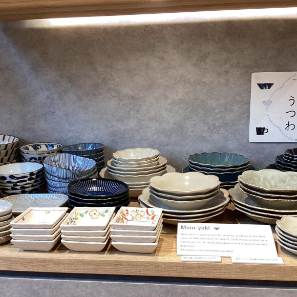 Mino ware has arrived.