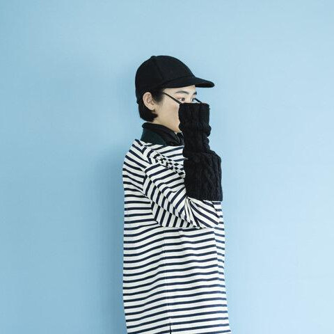 着こなしを際立たせるハンドウォーマー