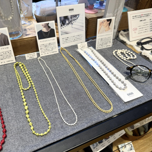 やさしくてかるい　糸のアクセサリー