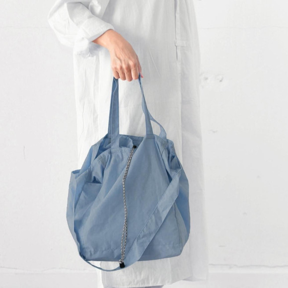 デイリーでも使いやすい軽量なトートバッグ