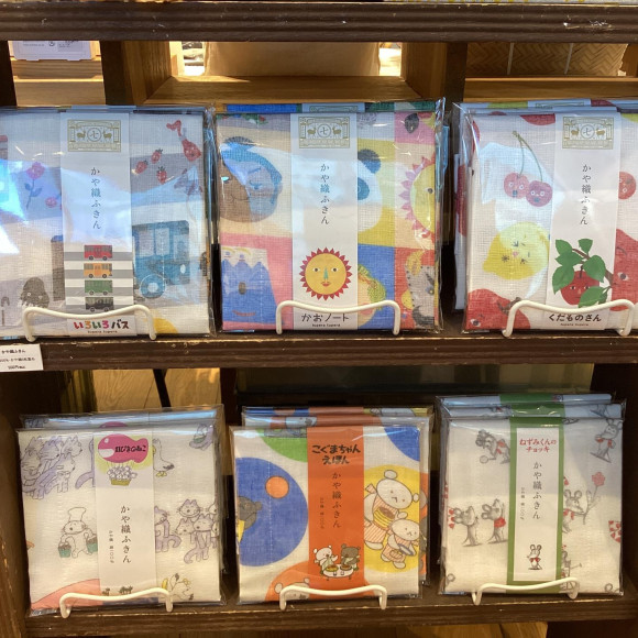 楽しい絵本の世界のかや織ふきん