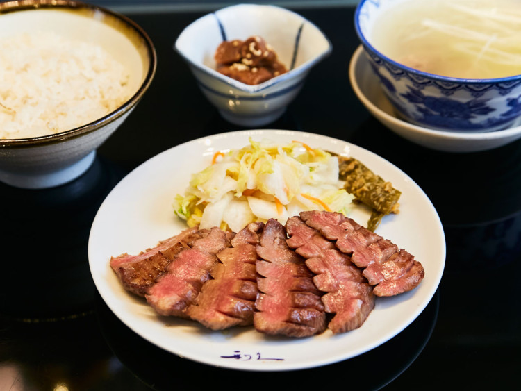仙臺牛たん炭焼利久