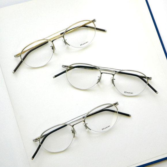 機能性を追求しモダンな印象に。【E5 eyevan m23】