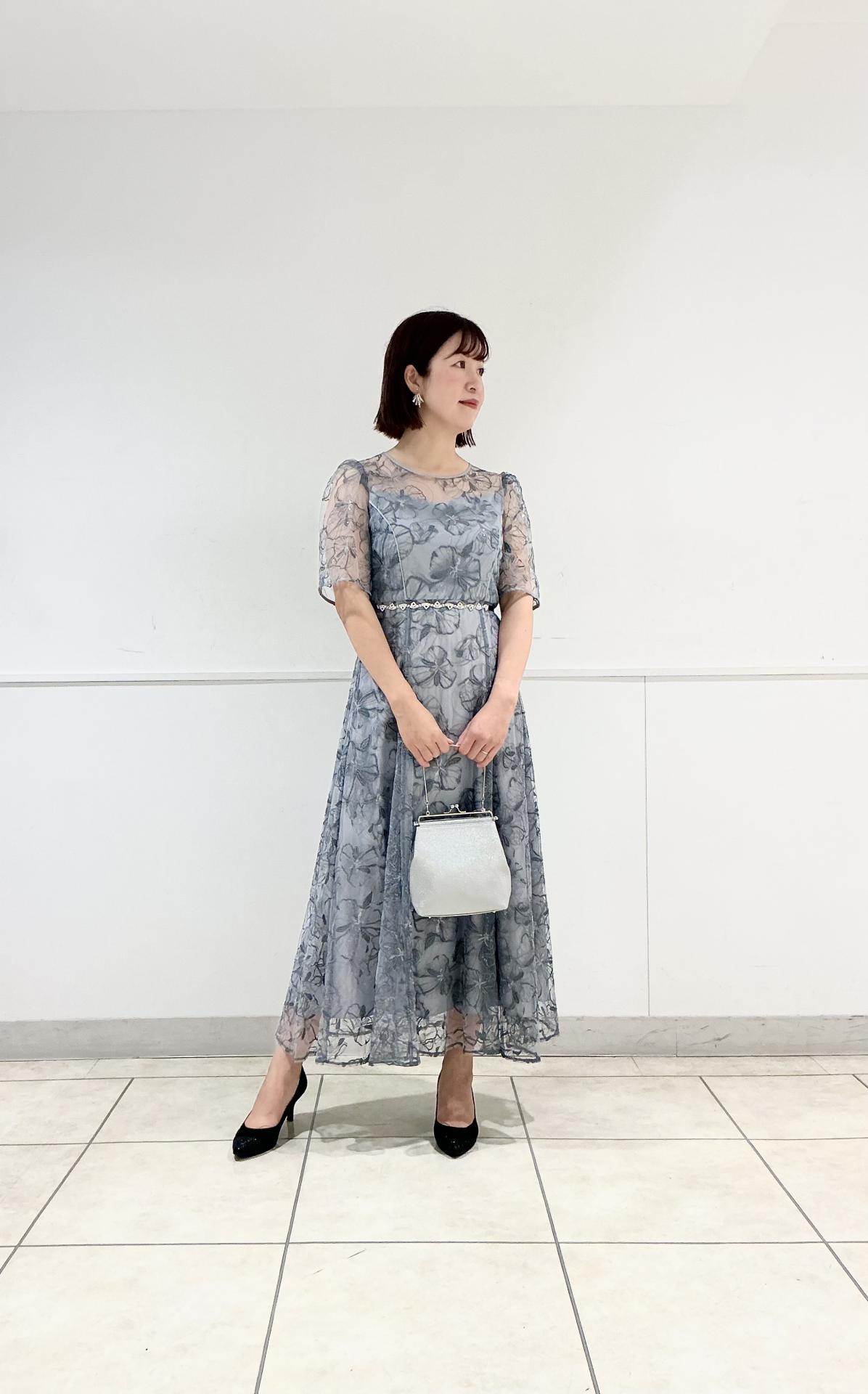 ビオラモチーフスパンコー ル刺繍ドレス