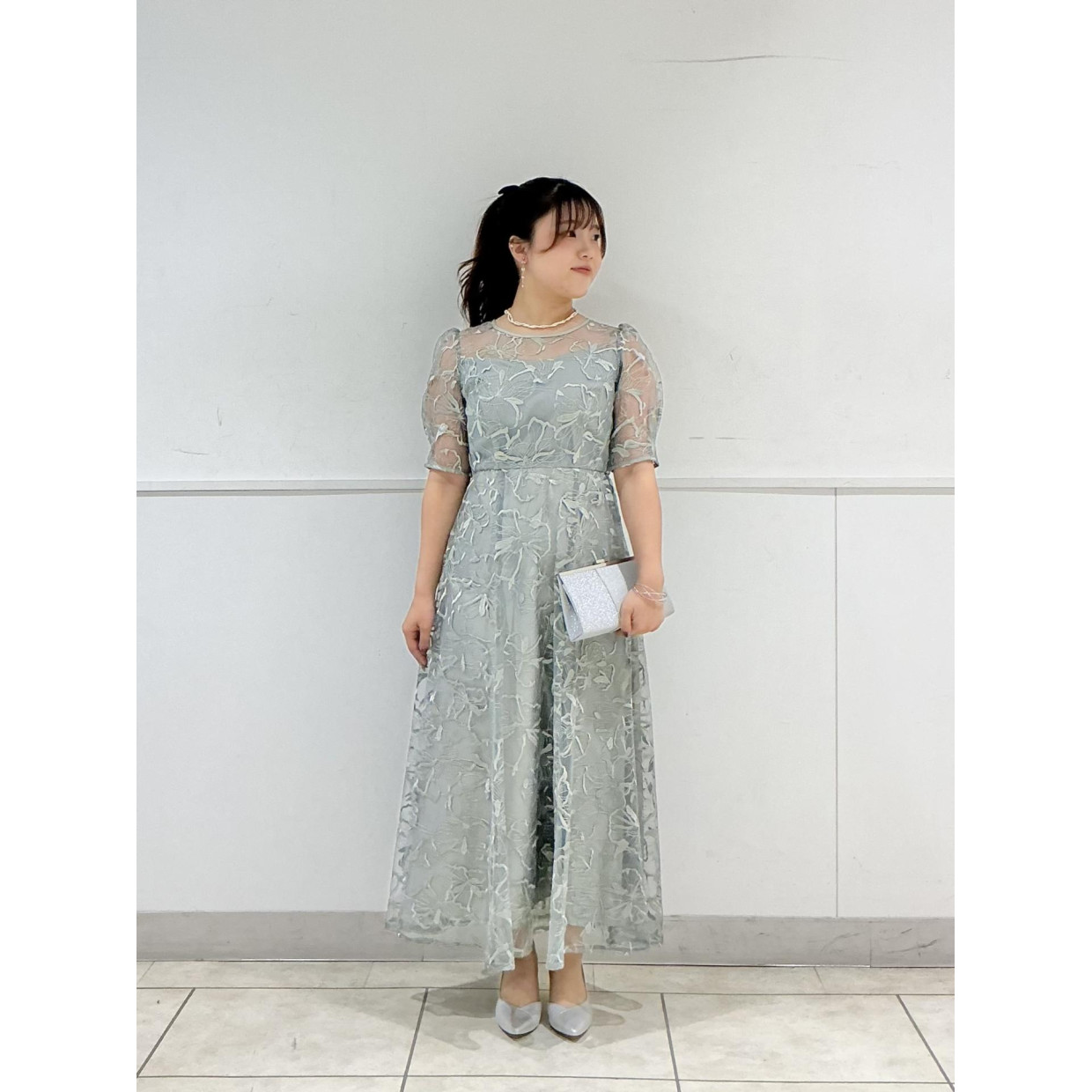 ビオラモチーフスパンコール刺繍バックシャンドレス