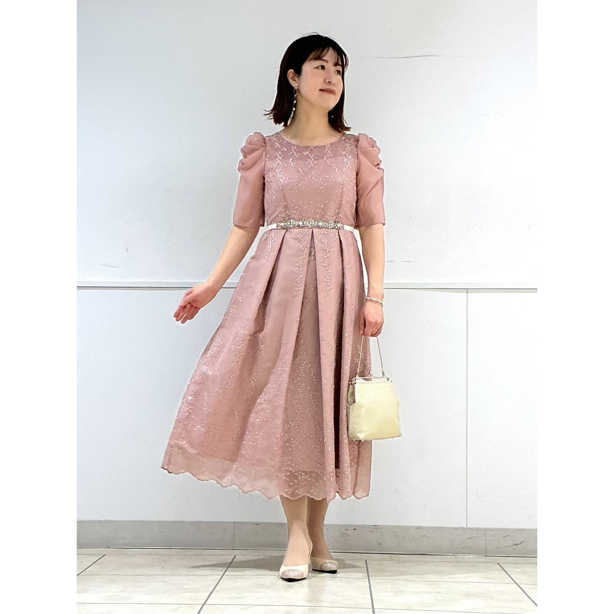 スパンコール小花刺繍フィット&フレアドレス