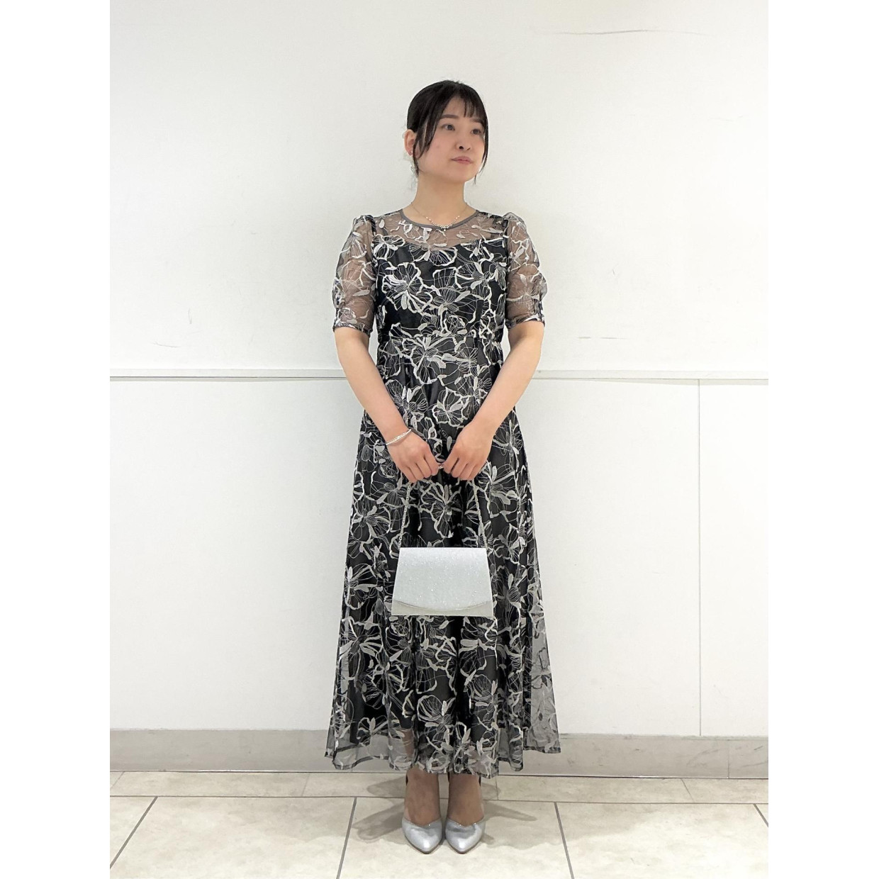 ビオラモチーフスパンコール刺繍ドレス