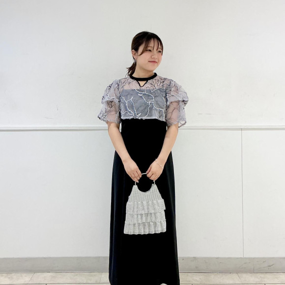 フラワーモール刺繍ネックブラウス×Ｉラインキャミソールドレス