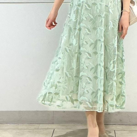 チュール刺繍×ドットチュールプチハイネックフィット＆フレアドレス