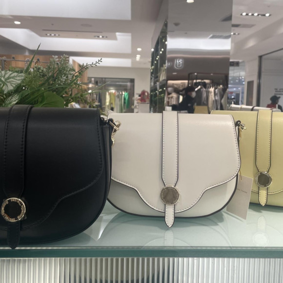 ✨フラワーカットショルダーバッグ✨