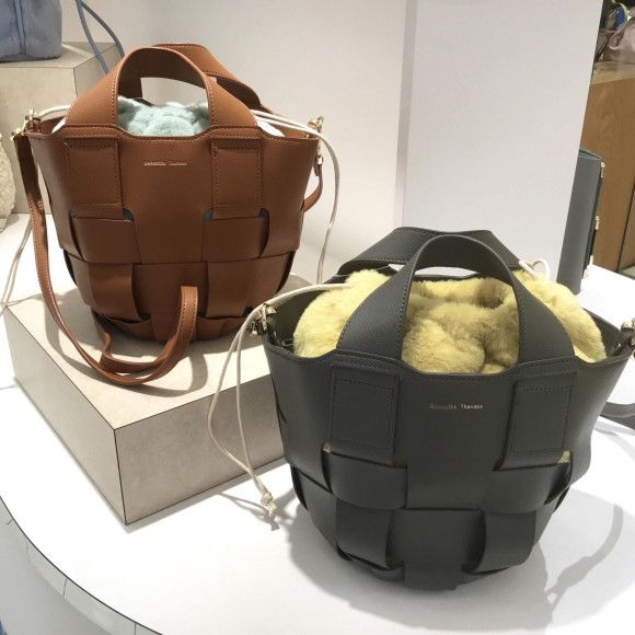 新作バイカラーファーバッグ