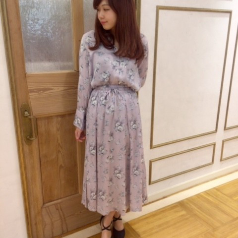 カタログ表紙★花柄シャツ×スカート