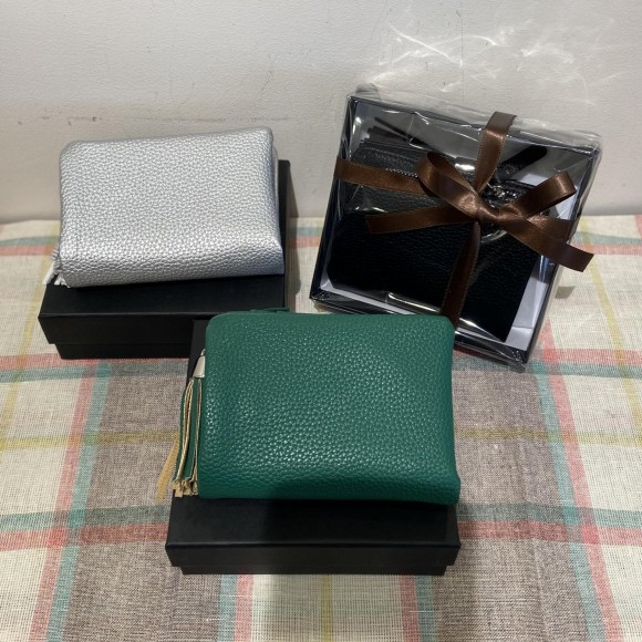使いやすい二つ折り財布とカードケースが入荷しました！
