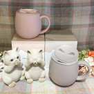 可愛い猫耳付きマグカップでティータイム