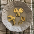 옷차림의 엑센트에 황동 브로치를 입고♪