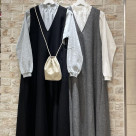 シンプルなVネックワンピースが入荷しました