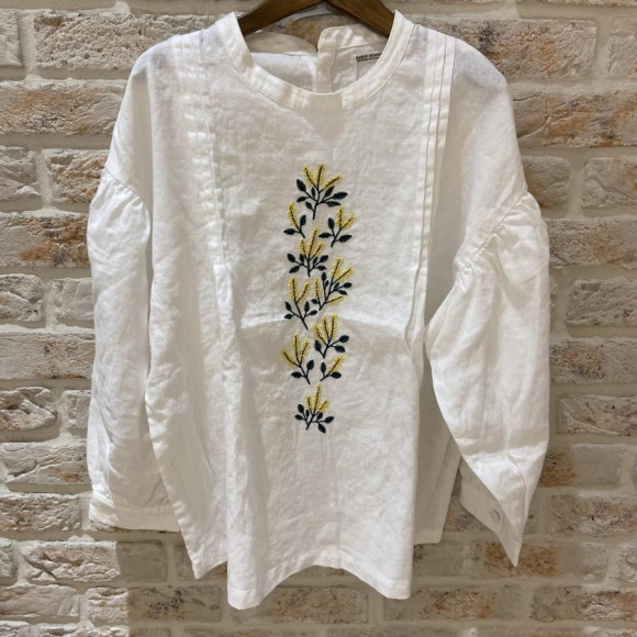 ミモザ刺繍ピンタックブラウス