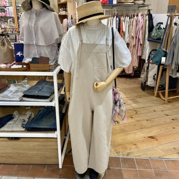 これからの季節のお出掛けにぴったりなサロペットが入荷しました(^_-)-☆