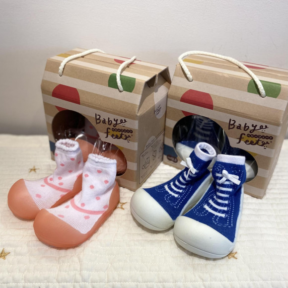 よちよち歩きの赤ちゃんに最適なトレーニングシューズ♫