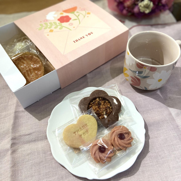 母の日にクッキーの《THANK YOU BOX》を贈ってみてはいかがでしょうか♪
