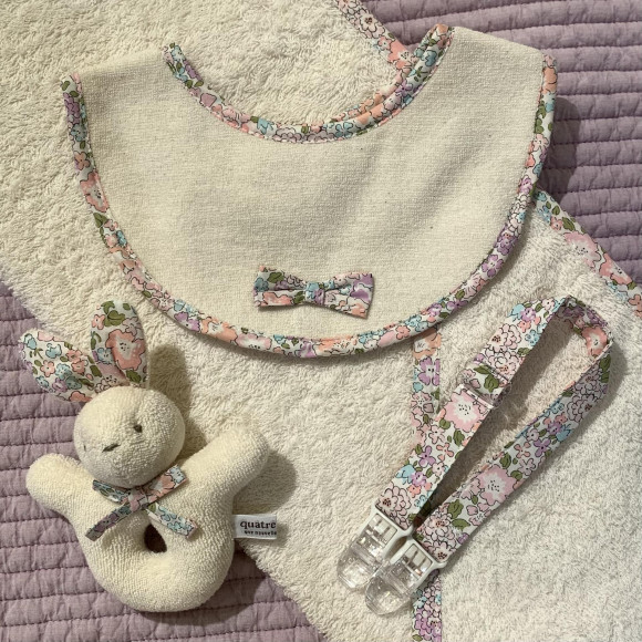 リバティ柄のベビーアイテムが入荷しました！