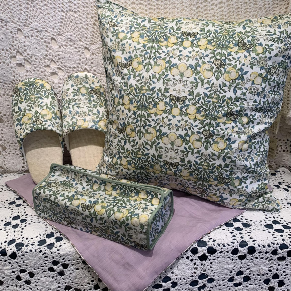 リバティプリントをお部屋のアクセントに♫