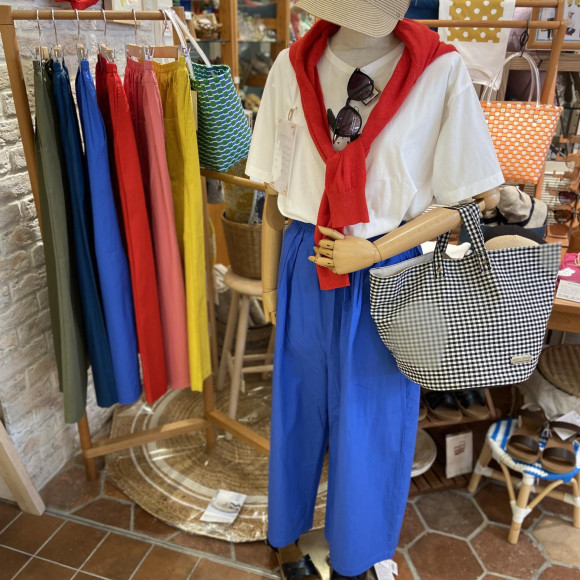 夏を楽しく過ごせるカラーパンツが届きました(*^-^*)