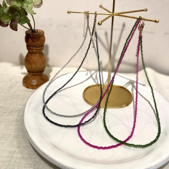 夏のコーディネートのポイントにビーズネックレスを♪