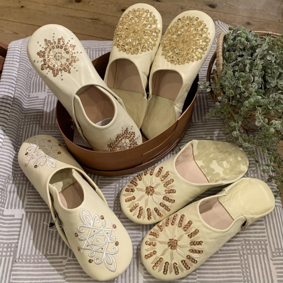 やさしい色合いのバブーシュが届きました♫